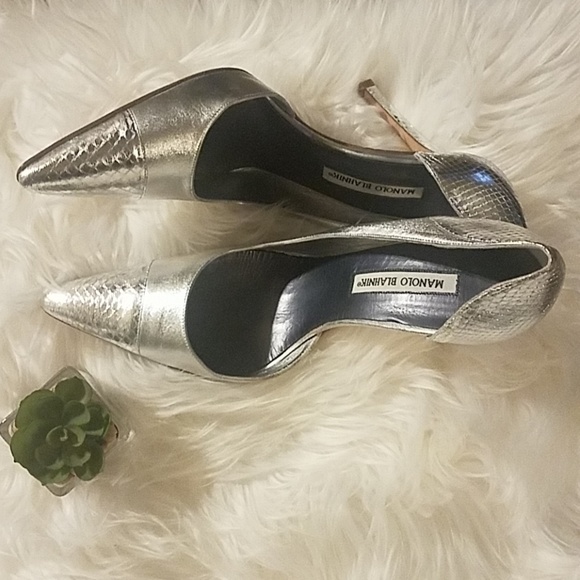 Manolo Blahnik Shoes - ❣Metallic Silver Manolo Blahnik Pointed Toe Heels❣